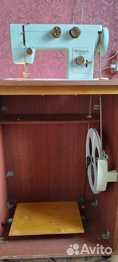 Швейная машинка чайка 143