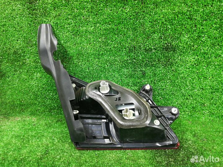 Фонарь крышки багажника правый Subaru Legacy 5 236