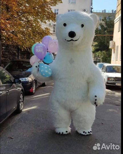 Большой белый мишка