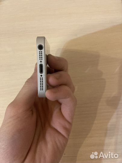 Телефон iPhone se 2016