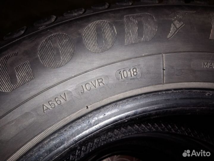 Goodyear Ultragrip Ice Arctic 215/65 R16