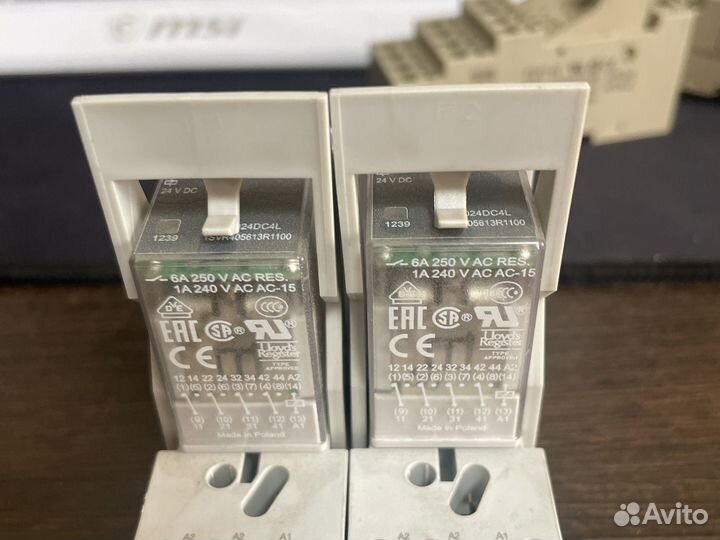Реле 1svr405651r3100 с цоколем 1svr405613r1100