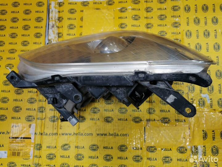 Фара Avensis 2003 (1489)