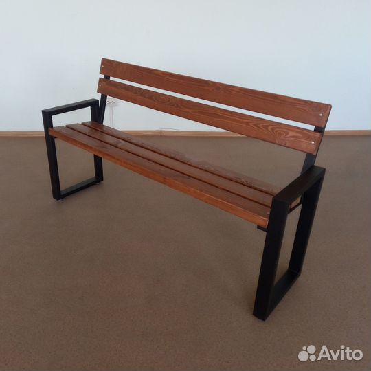 Скамья уличная