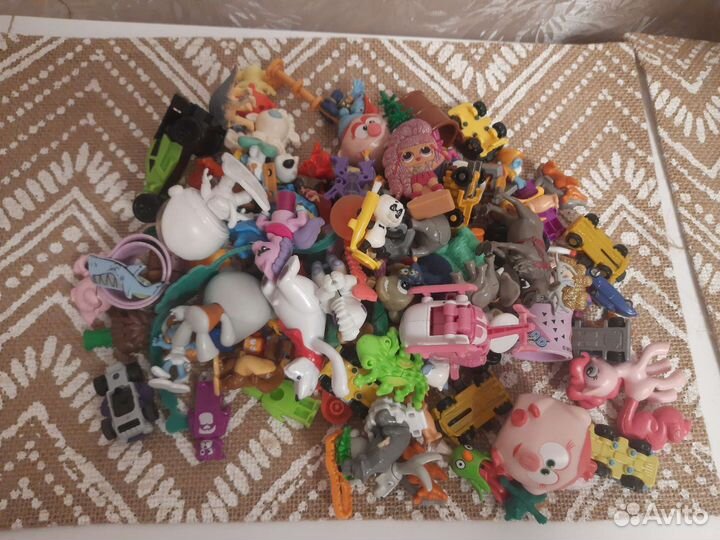 Мелкие игрушки из киндера россыпью