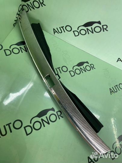 Накладка замка багажника Audi Q7 4L 3.0L BUG 2008