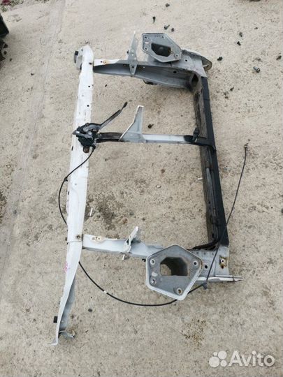 Рамка радиатора Toyota Ipsum ACM21