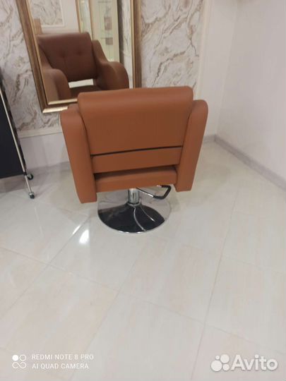 Парикмахерское кресло