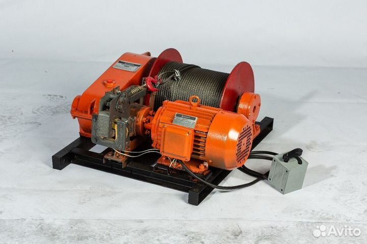 Лебедка электрическая 0,5 т трос 90 м 380 В