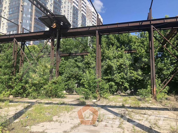 Склад и земля с кран-балкой в центре города