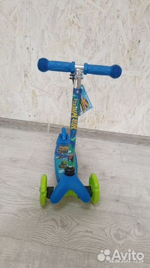 Самокат трехколесный
