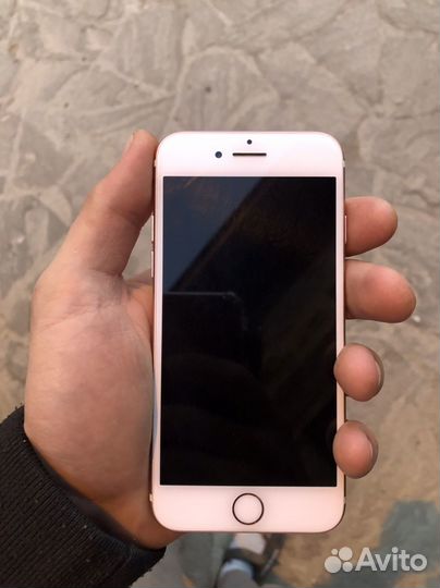 Телефон iPhone 7