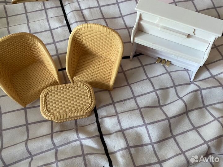 Мебель для кукольного домика