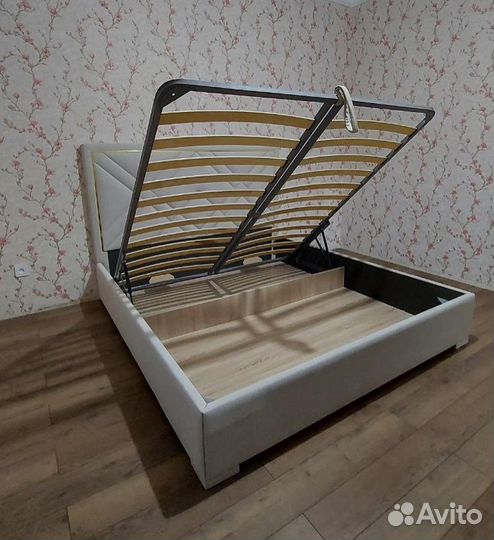 Кровать с подъёмным механизмом