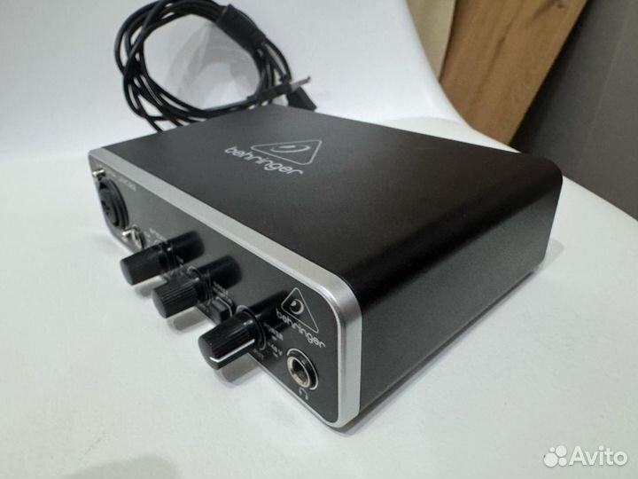 Внешняя Звуковая карта Behringer U-Phoria UMC22