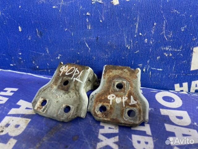 Петля фиксации задней двери. Ford Transit