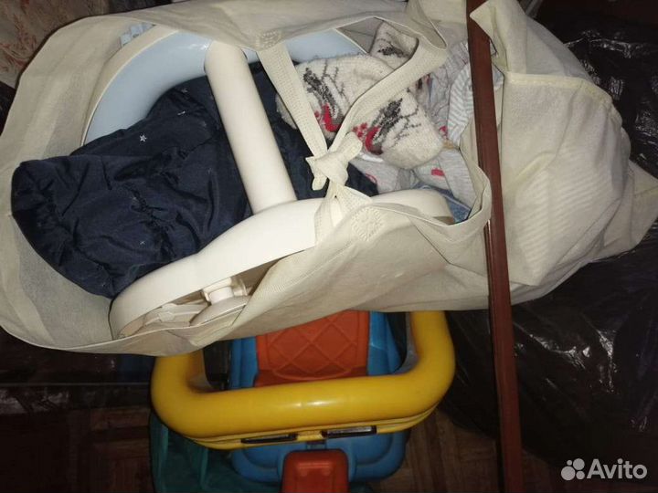 Вещи для новорождённых, машинка, стульчик купание