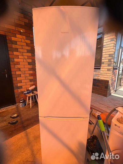 Холодильник двухкамерный