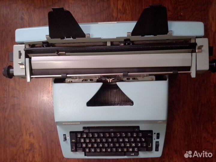 Электрическая печатная (пишущая) машинка Ятрань