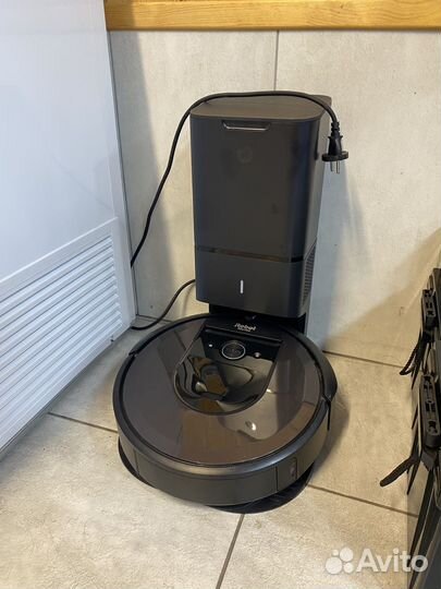 Робот-пылесос iRobot i7 + станция самоочистки