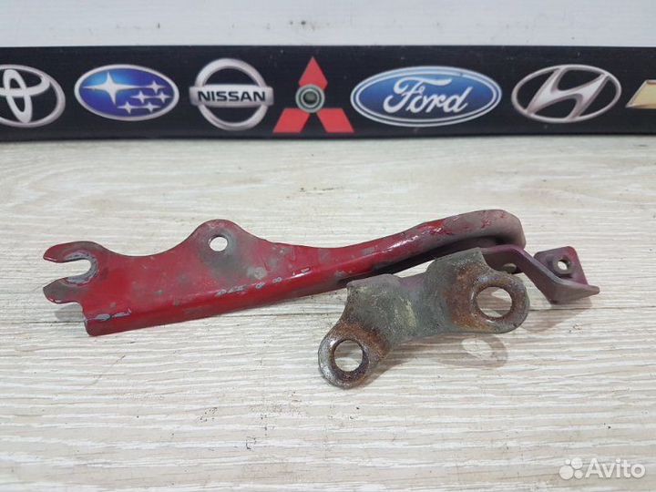 Петля капота передняя правая Mazda Premacy cpew FS