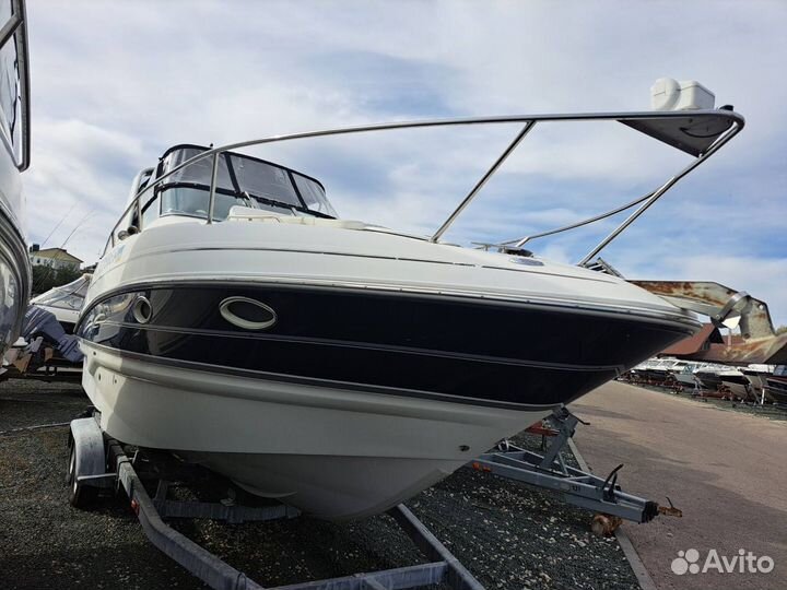 Каютный катер Larson 274 Cabrio