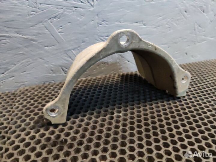 Защита привода кпп правая Audi A6 C7 cdnb 2014