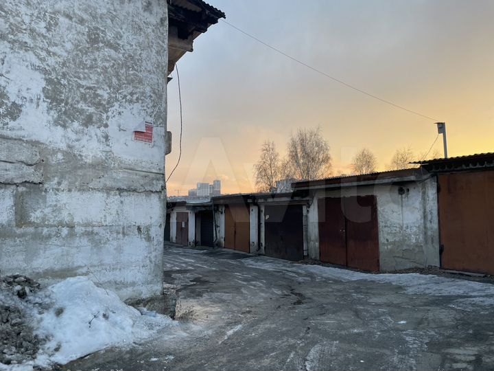 Гараж, > 30 м²