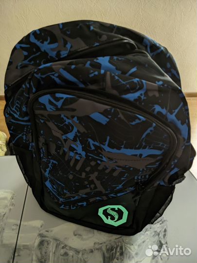 Школьный рюкзак для мальчика (новый)