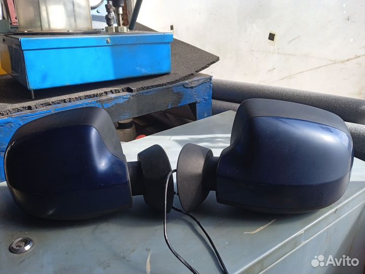 Зеркала на LADA largus