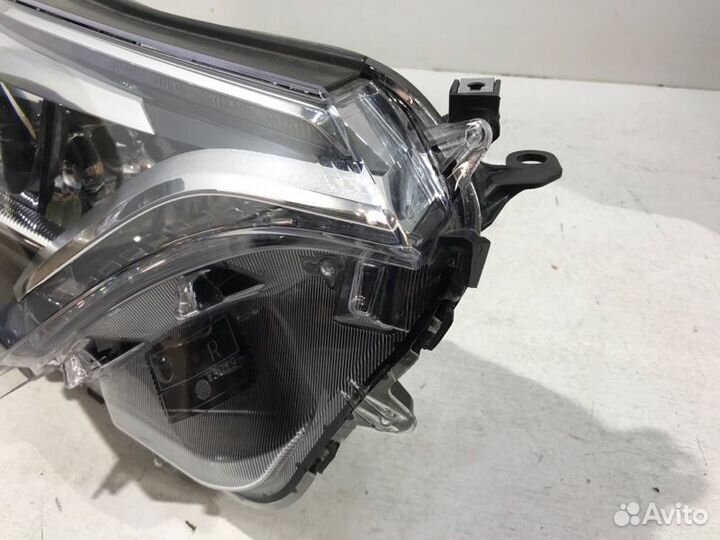 Фара правая Toyota Rav4 45 2015