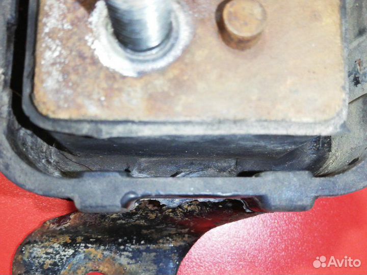 Подушка двигателя передняя Suzuki Jimny JA71 F5A