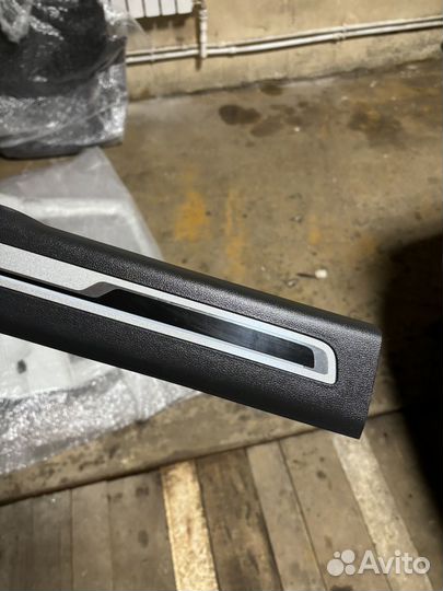 Накладка правого порога Tiguan r line 5na853370