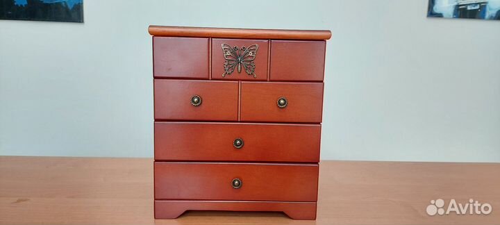 Шкатулка-комод для украшений из массива дерева