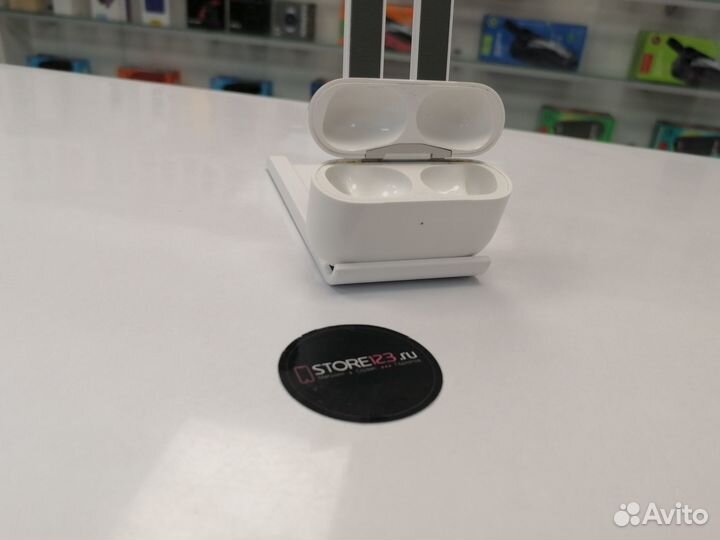 Кейс для беспроводных наушников Apple AirPods Pro