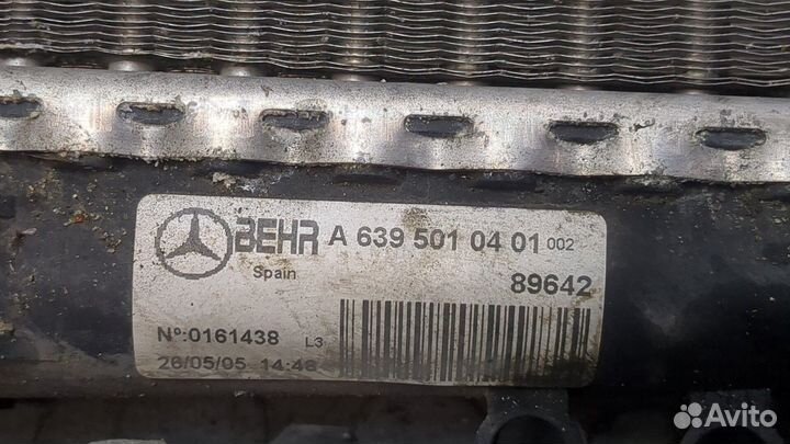 Радиатор охлаждения двигателя Mercedes Viano, 2006