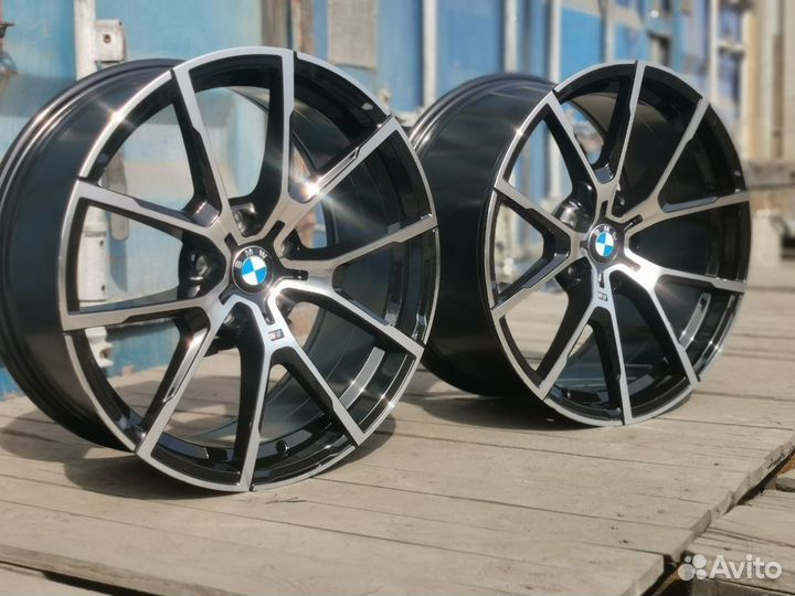 Разноширокие диски BMW 728M style r18