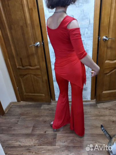 Костюм для занятий танцами