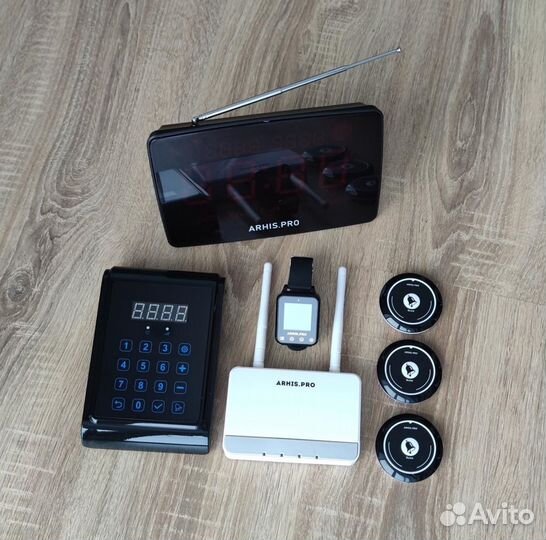 Система вызова: кнопка вызова официанта с часами