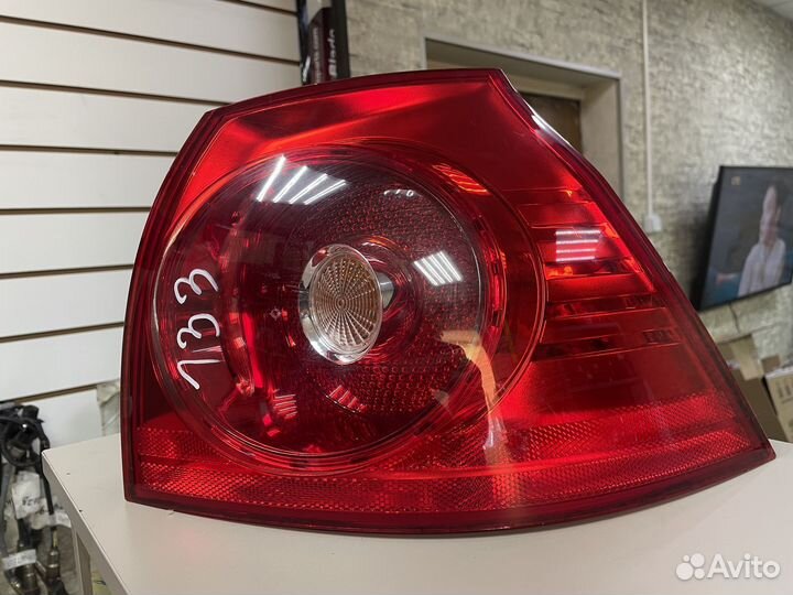 Фонарь задний правый Фольксваген Гольф 5