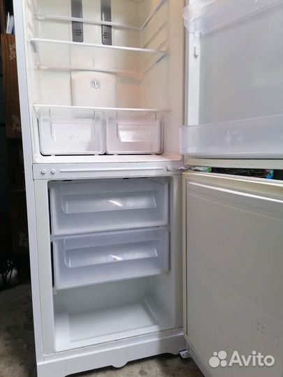 Холодильник Hotpoint Ariston