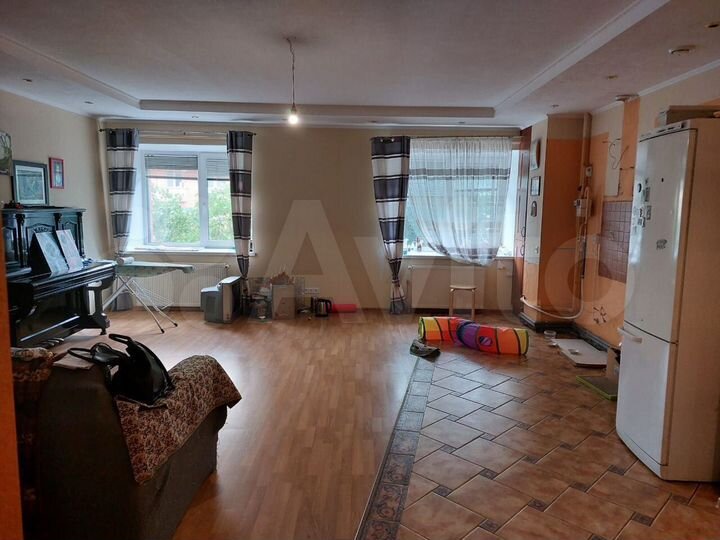 3-к. квартира, 100 м², 1/5 эт.