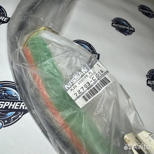 Молдинг лобового стекла левый Nissan Murano