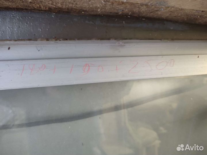 Алюминевая рама на окно