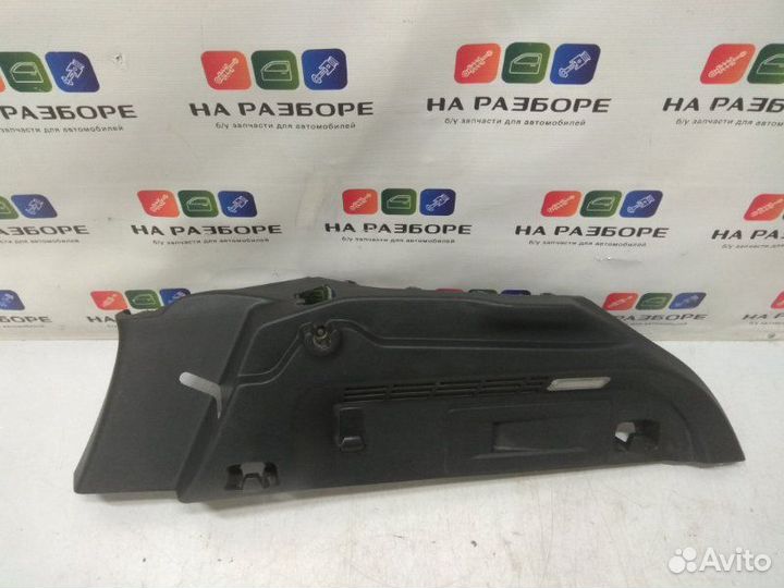 Накладка на стойку внутренняя задняя правая