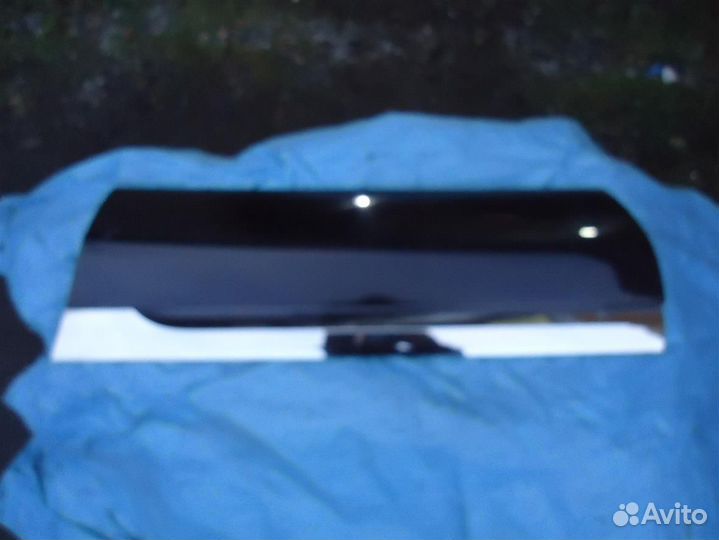 Молдинг накладка L заднюю дверь VW Touareg 11-16 г