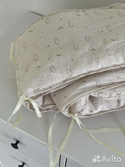 Мягкий бортик на кроватку