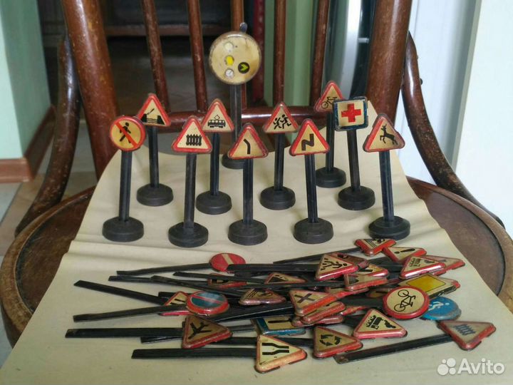 Игрушечные дорожные знаки из СССР