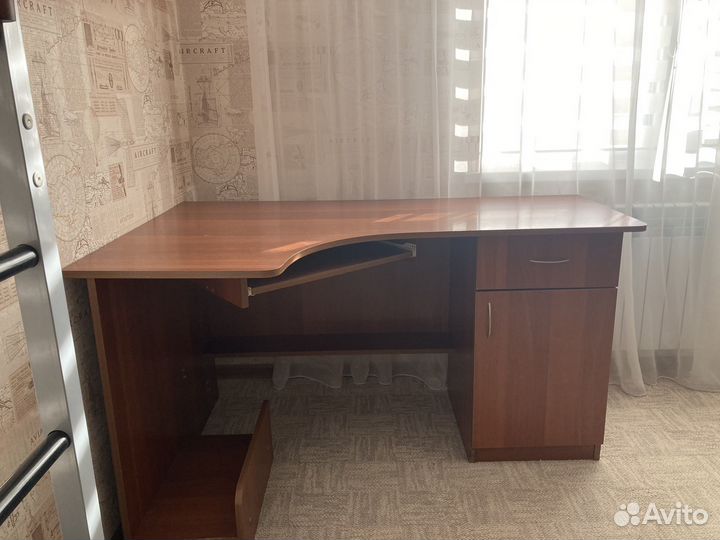 Компьютерный стол