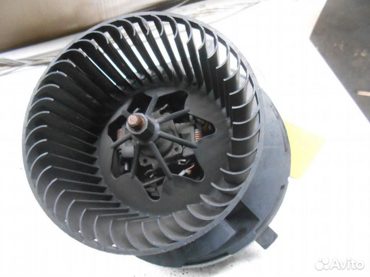 Моторчик печки Volkswagen Golf